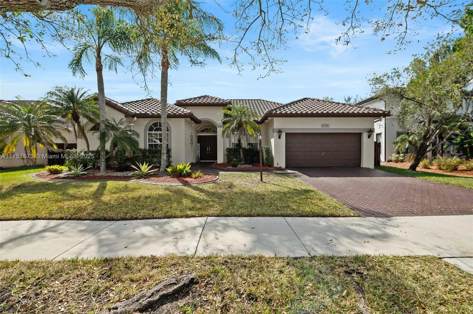 5 bedroom 2 bath for sale at 16358 S Mariposa Cir S, Pembroke Pines FL 33331