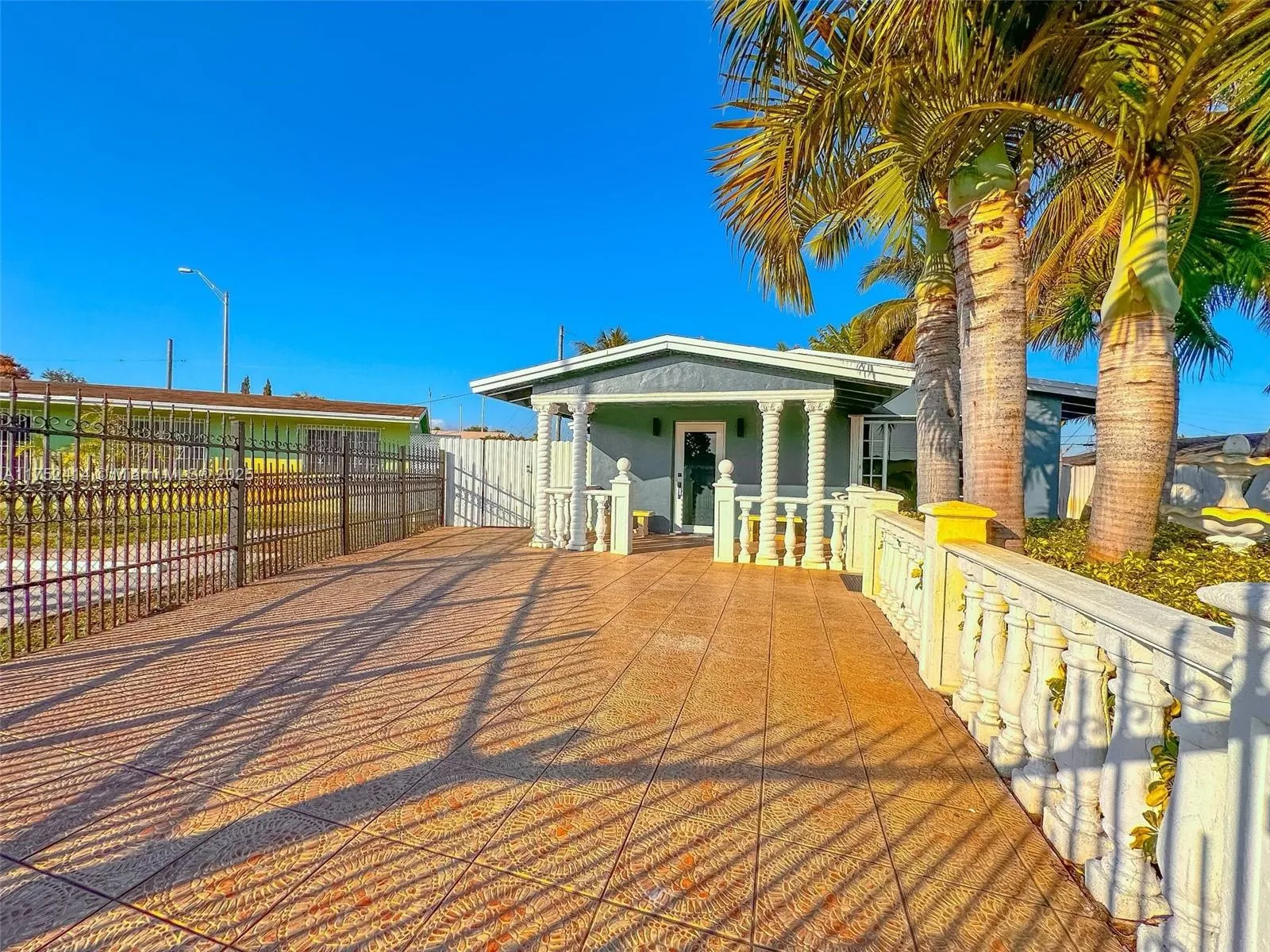 621 SE 3rd Pl, Hialeah FL 33010