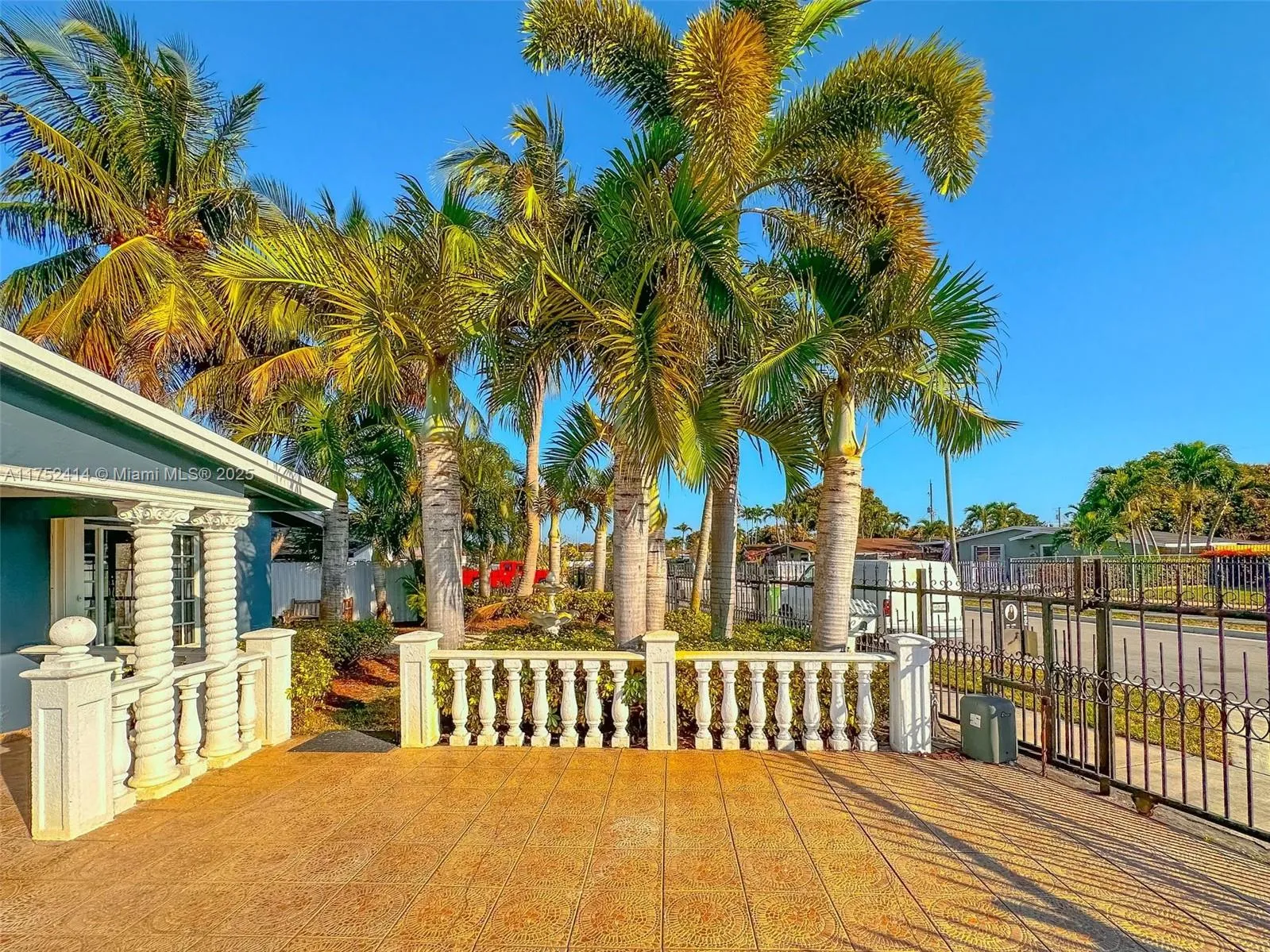 621 SE 3rd Pl, Hialeah FL 33010