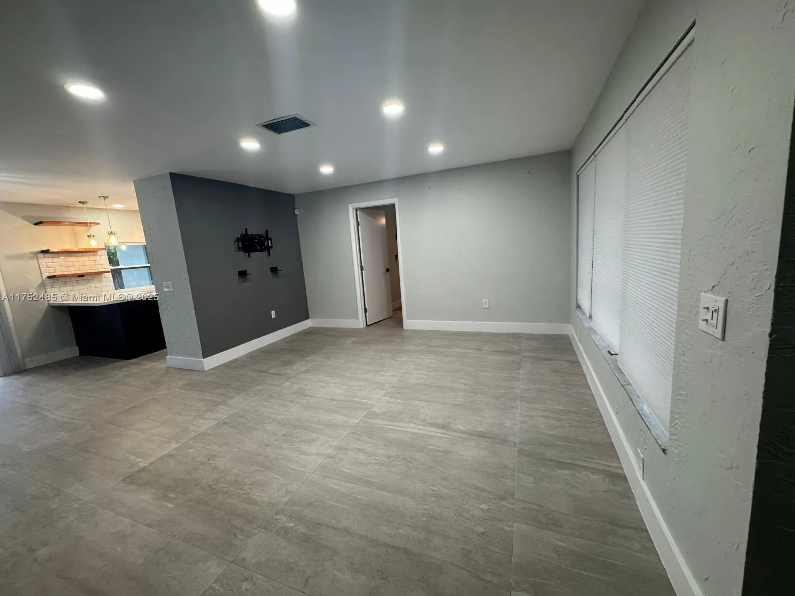 9611 NW 13th St, Pembroke Pines FL 33024