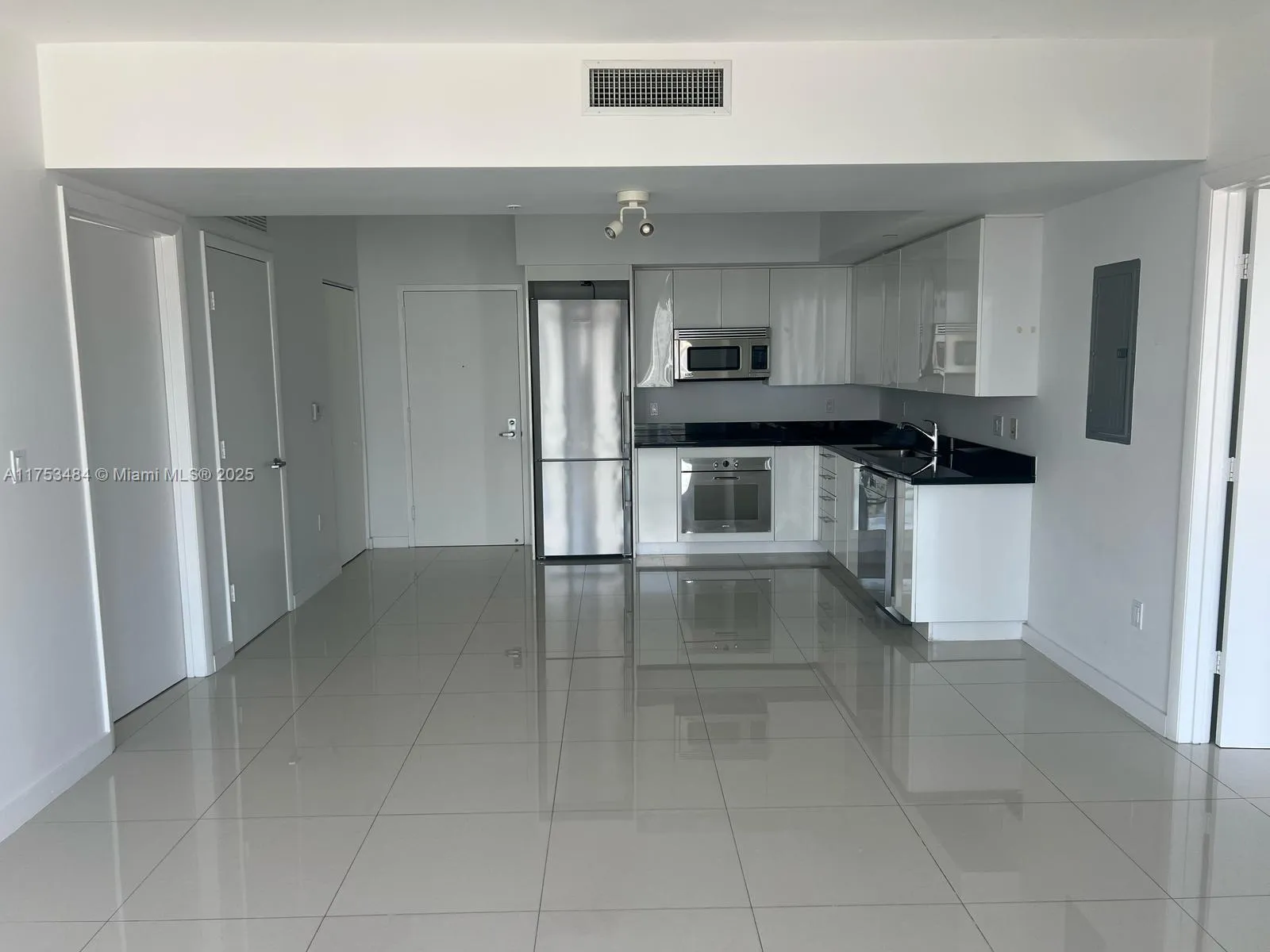 92 SW 3rd St # 2412, Miami FL 33130