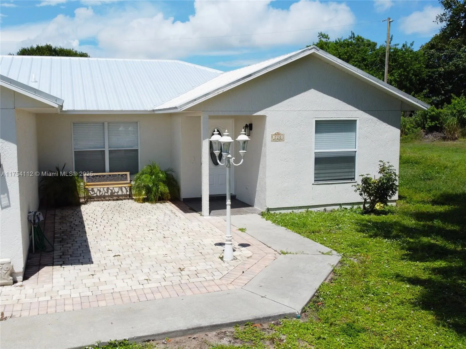 720 2nd Pl SW, Vero Beach FL 32962