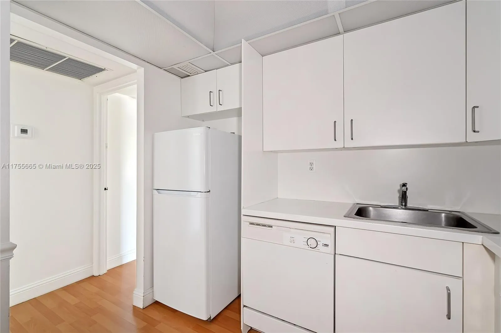 17570 Atlantic Blvd # 215, Sunny Isles Beach FL 33160