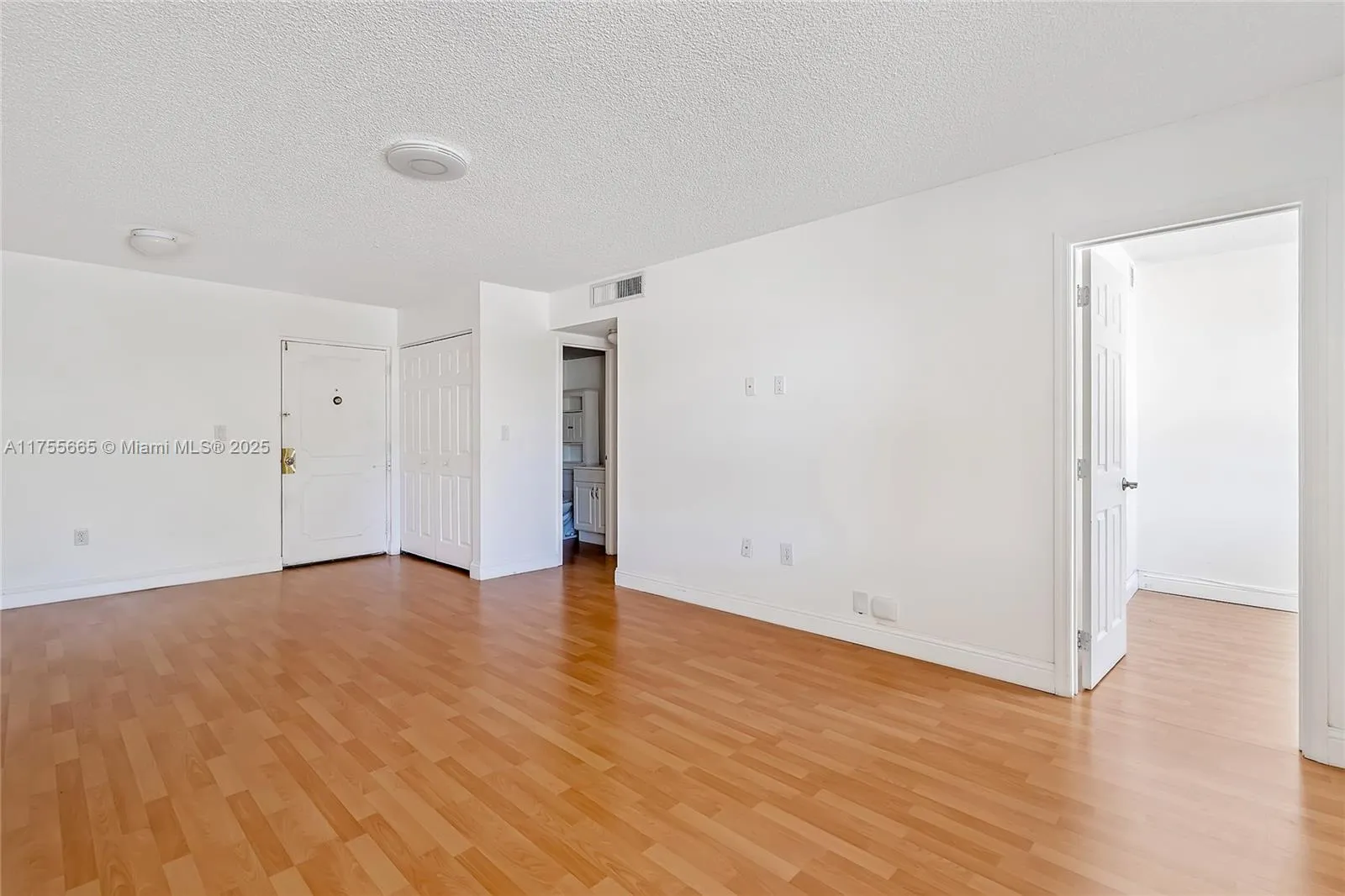 17570 Atlantic Blvd # 215, Sunny Isles Beach FL 33160