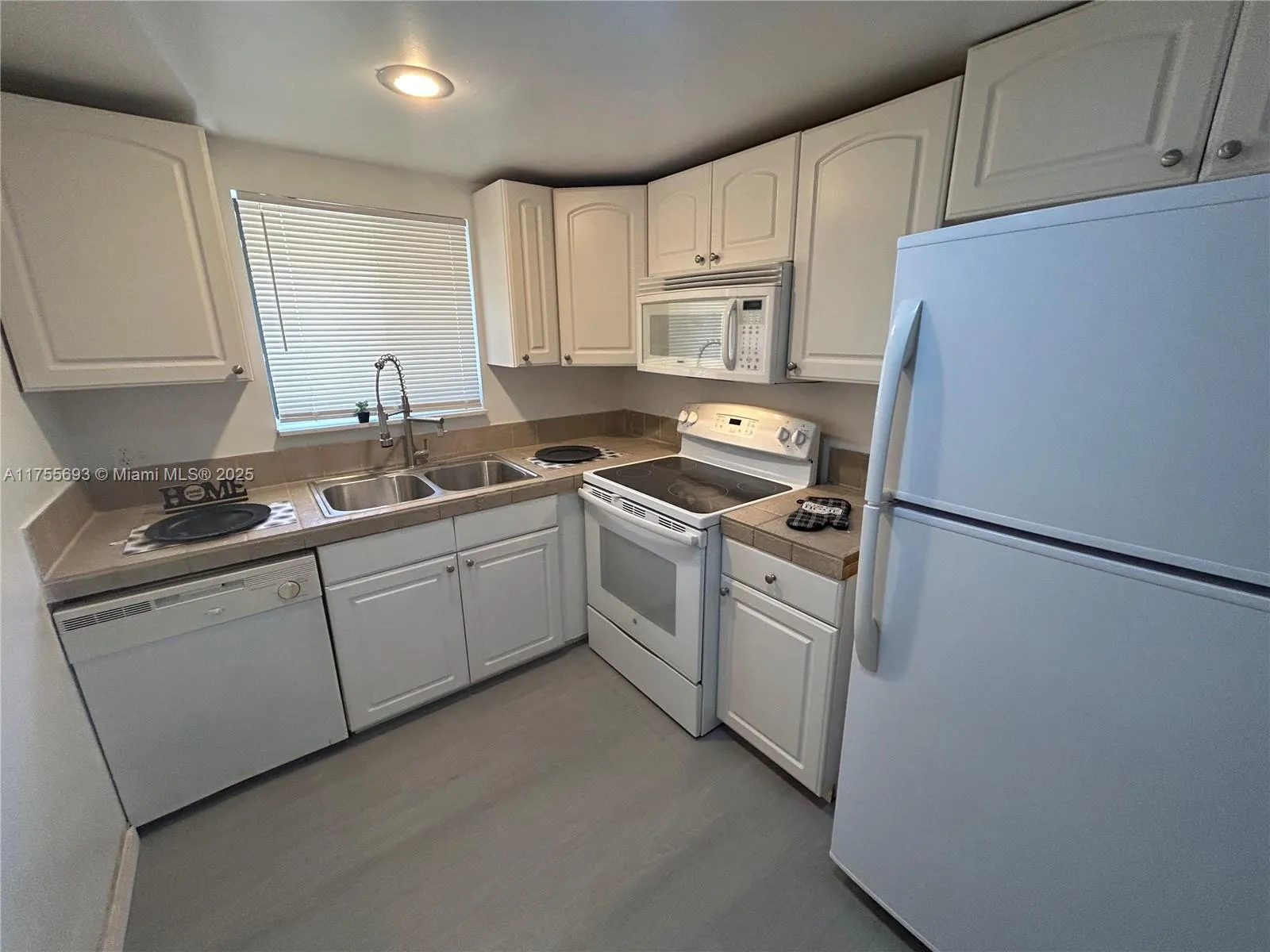 1265 S Flagler Ave, Pompano Beach FL 33060