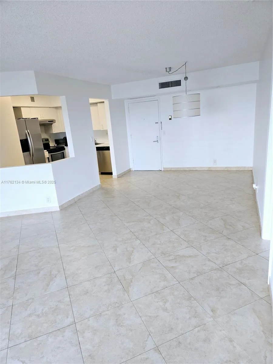 1 bedroom 2 bath for sale at 3300 NE 191st St # 609, Aventura FL 33180