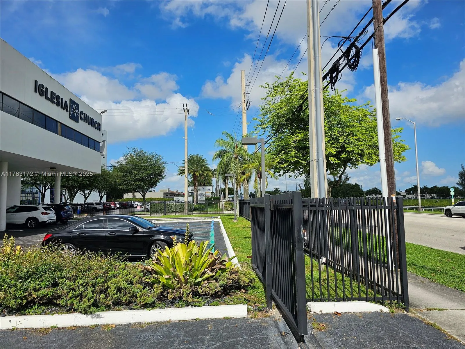 9590 NW 25th St, Doral FL 33172