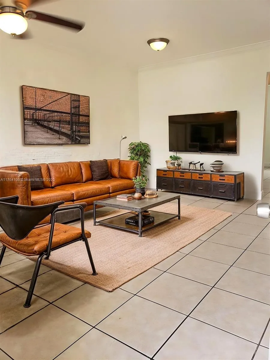 2 bedroom 1 bath for sale at 318 Majorca Ave # 306, Coral Gables FL 33134