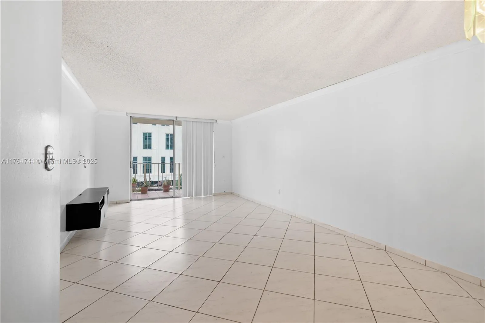 4675 W 18th Ct # 401, Hialeah FL 33012