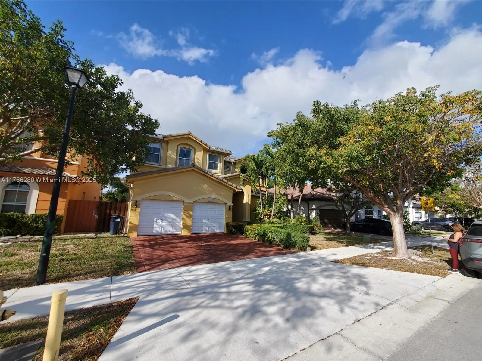 4 bedroom 4 bath for sale at 11009 NW 80th Ln, Doral FL 33178