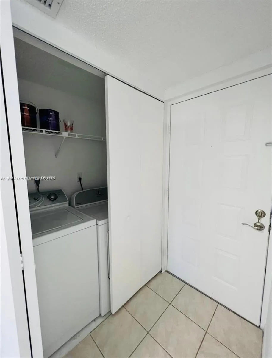 8290 Lake Dr # 310, Doral FL 33166