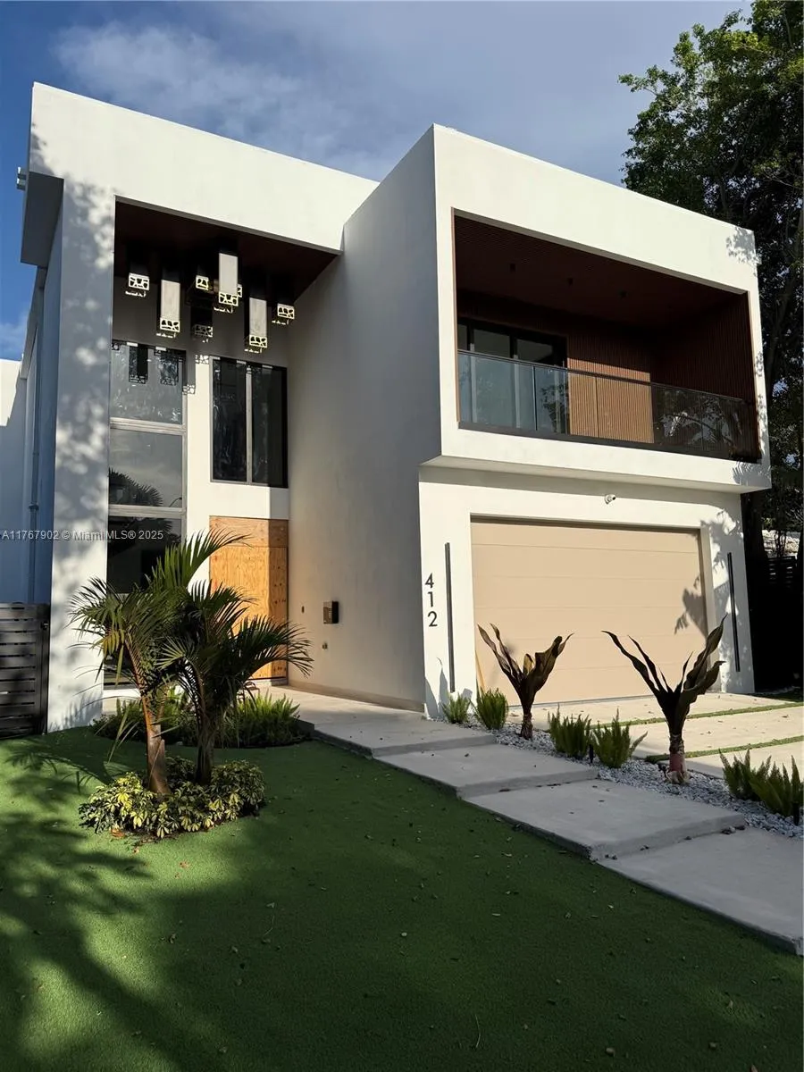 4 bedroom 4 bath for sale at 412 NE 10th Ave, Fort Lauderdale FL 33301