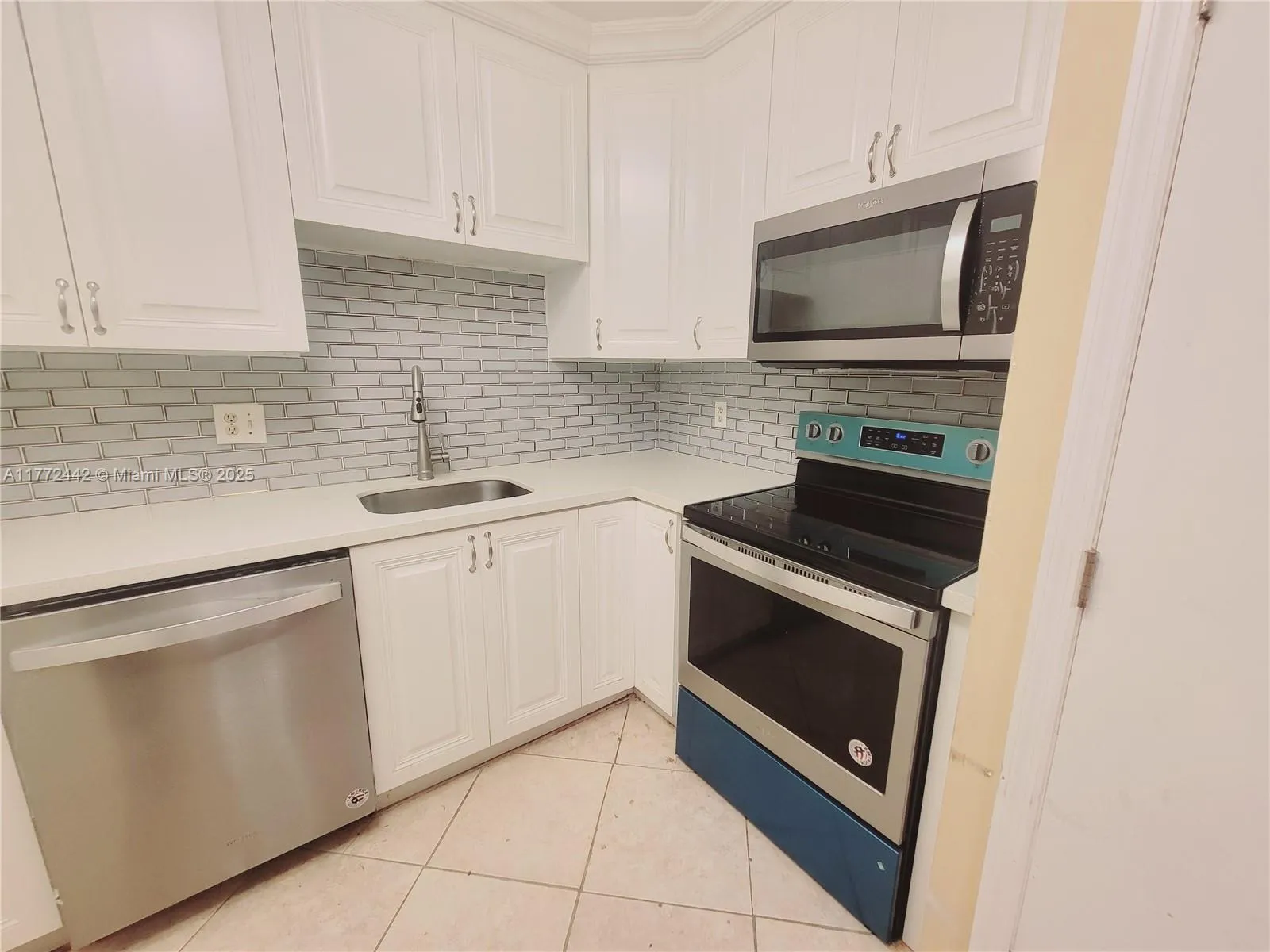 4174 Inverrary Dr # 713, Lauderhill FL 33319