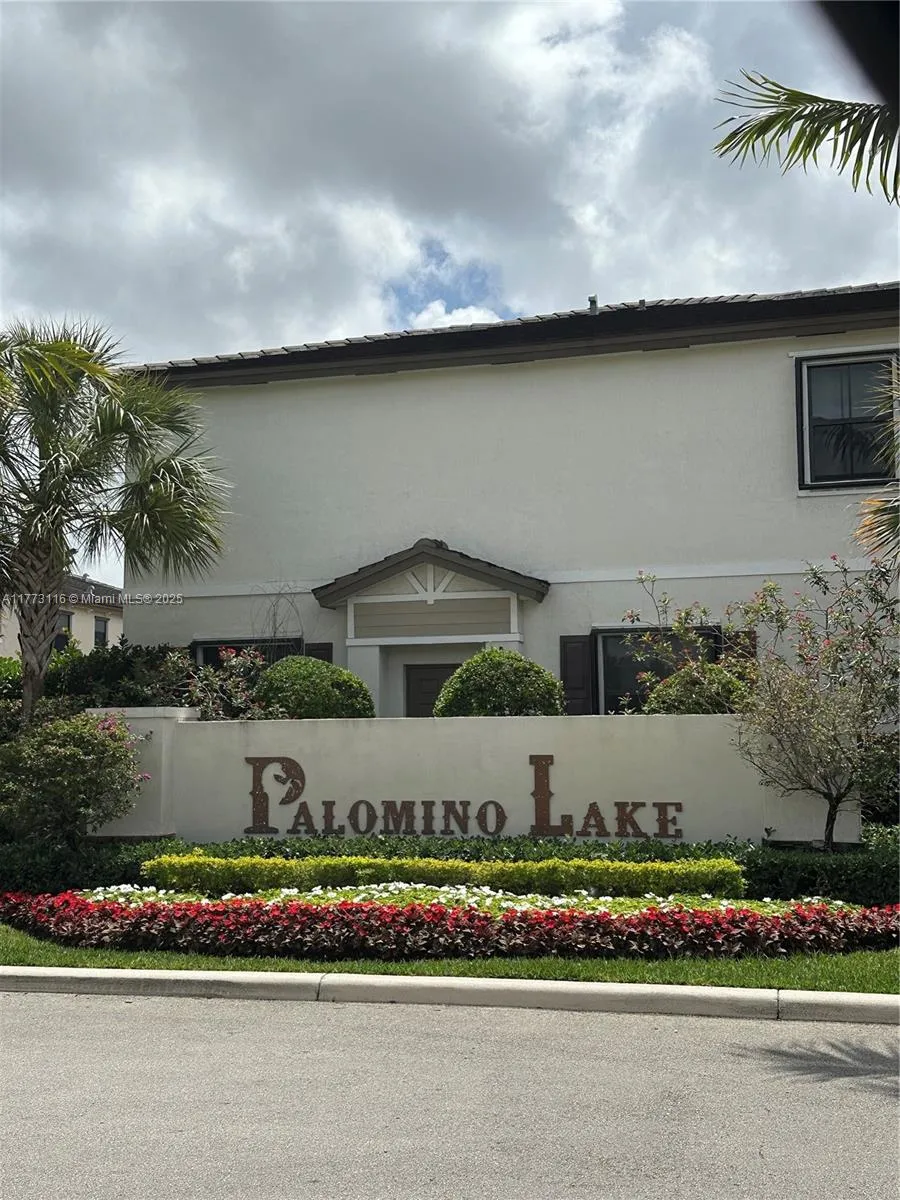 3 bedroom 2 bath for sale at 4706 Santa Cruz Way, Davie FL 33314