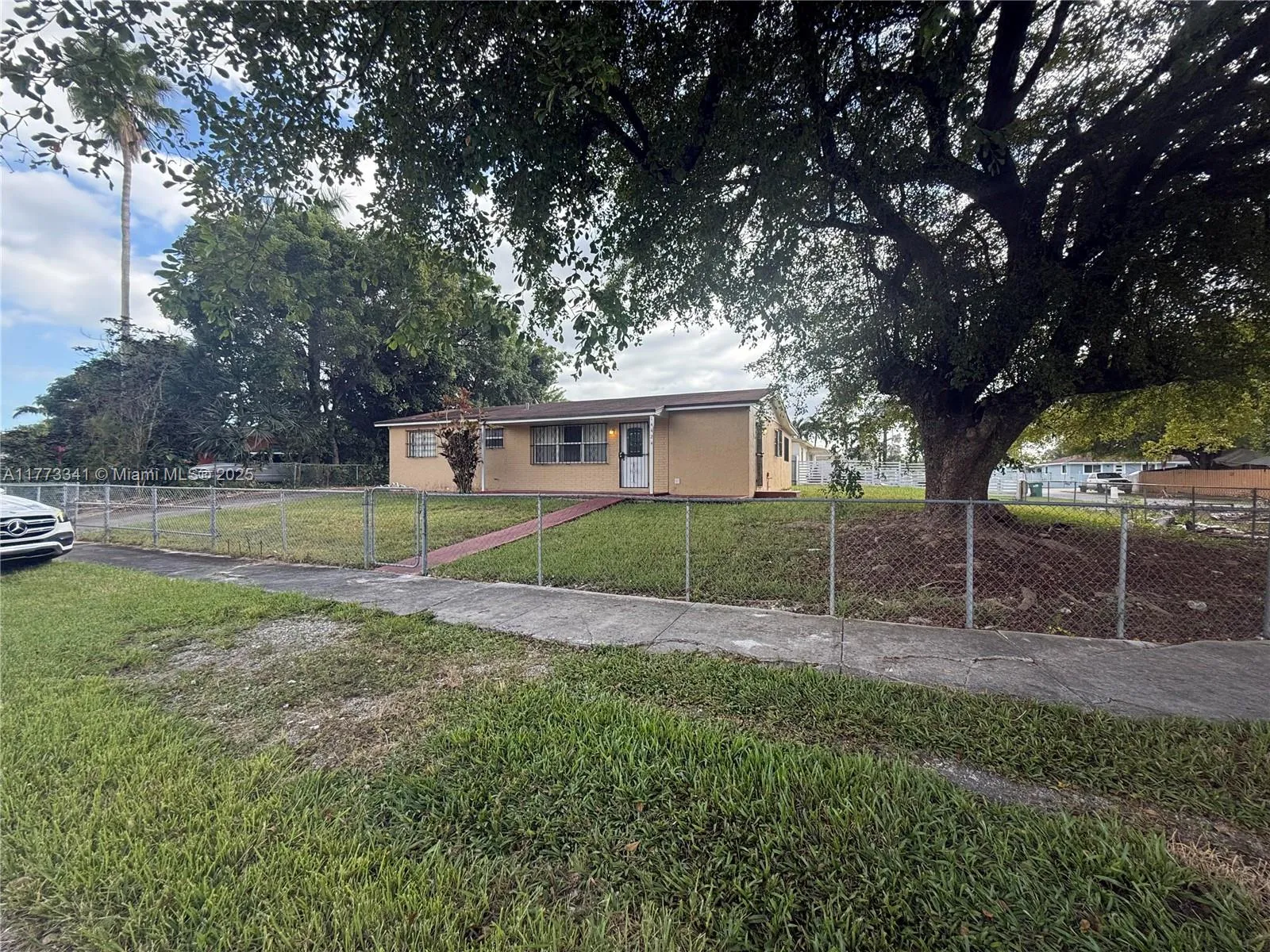 4 bedroom 2 bath for sale at 14424 SW 297th Ter, Homestead FL 33033