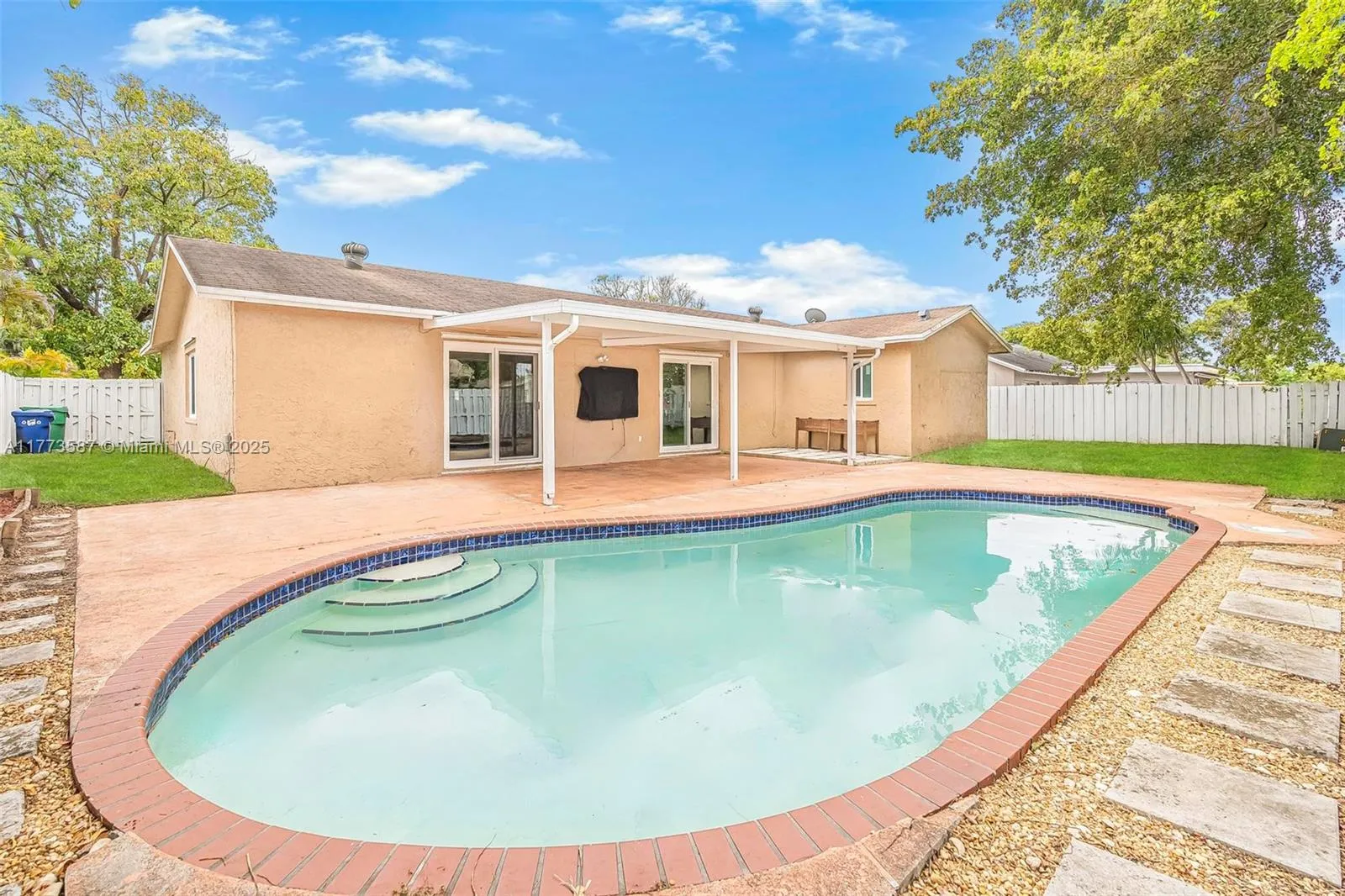 8331 NW 47th Ct, Lauderhill FL 33351