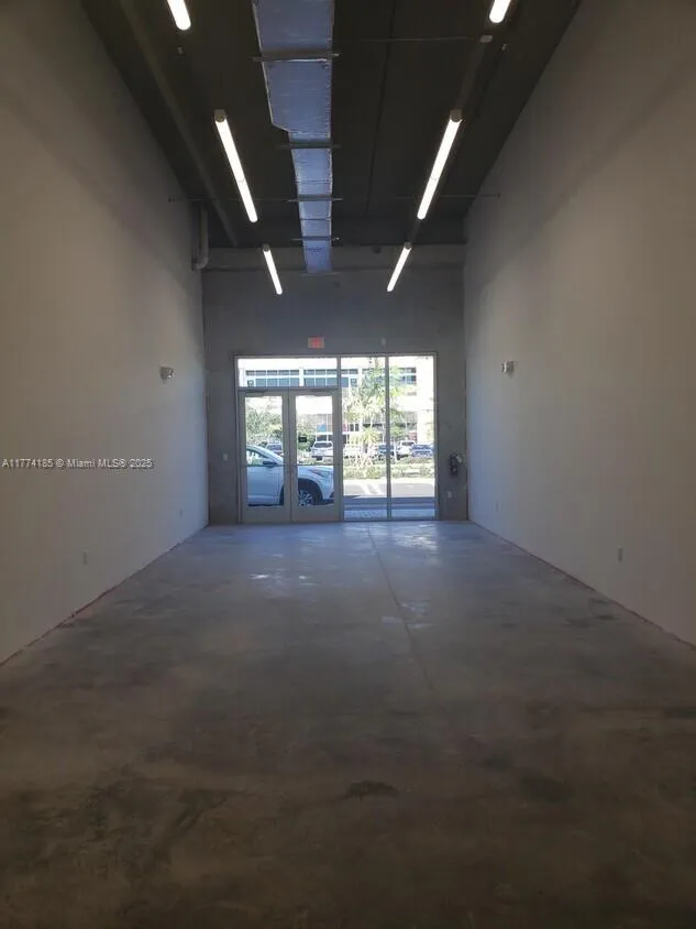 10890 NW 17th St, Sweetwater FL 33172