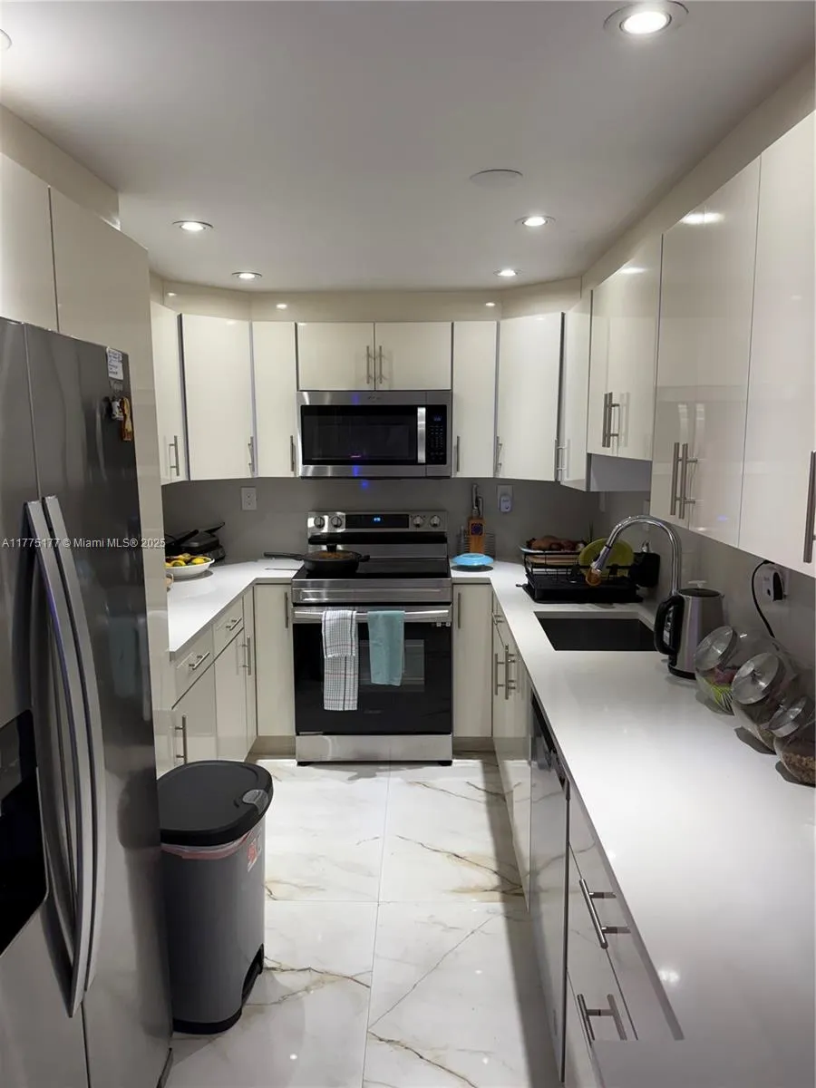 2 bedroom 2 bath for sale at 5401 Collins Ave # 1016, Miami Beach FL 33140