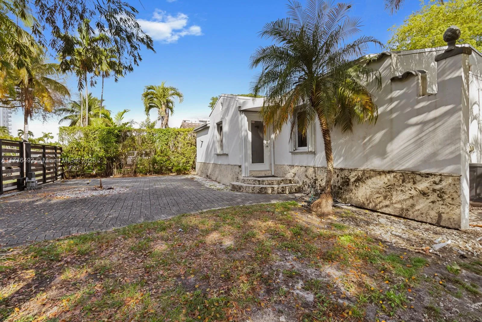 2511 SW 26th Ln, Miami FL 33133