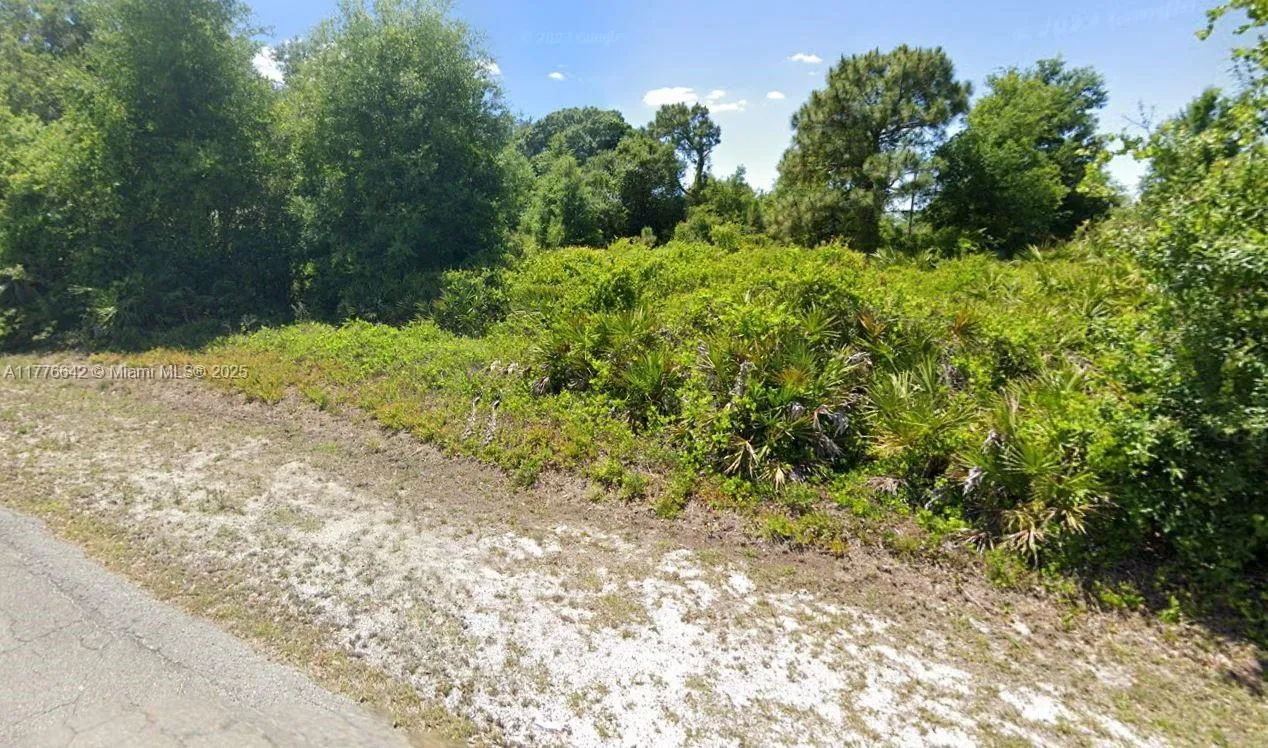 1042 Citrus Ave, Lehigh Acres FL 33