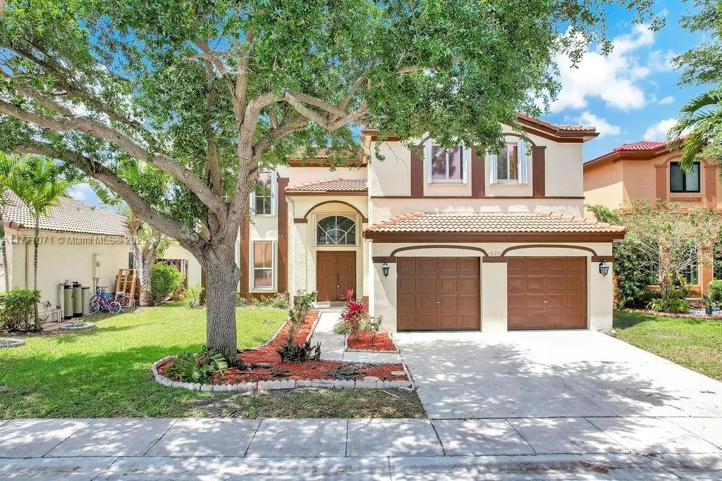 4 bedroom 2 bath for sale at 1623 E Harmony Lake Cir, Davie FL 33324