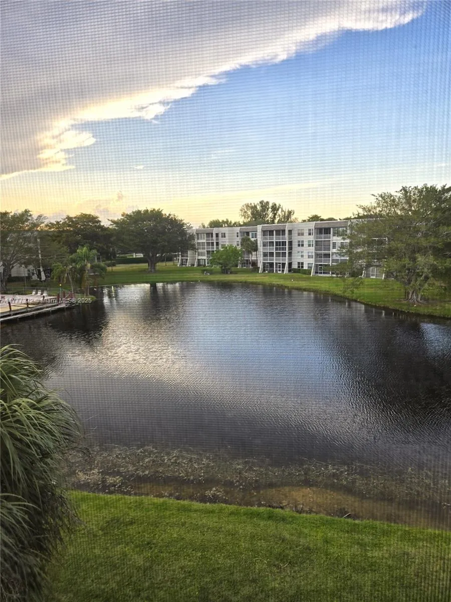 1 bedroom 1 bath for sale at 9311 Orange Grove Dr # 406, Davie FL 33324