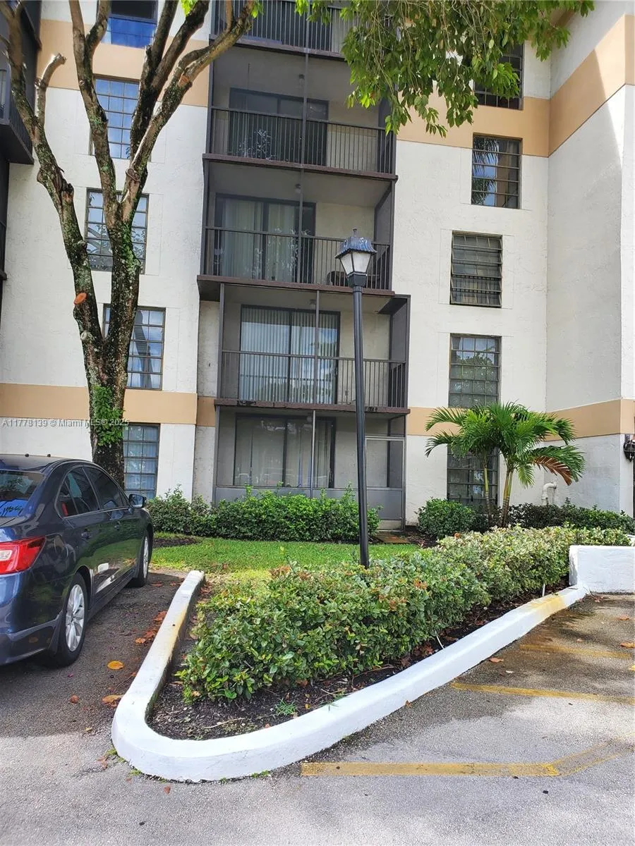 5550 NW 44th St # 111B, Lauderhill FL 33319