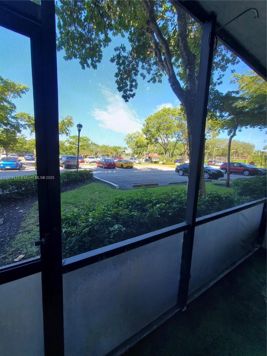 5550 NW 44th St # 111B, Lauderhill FL 33319