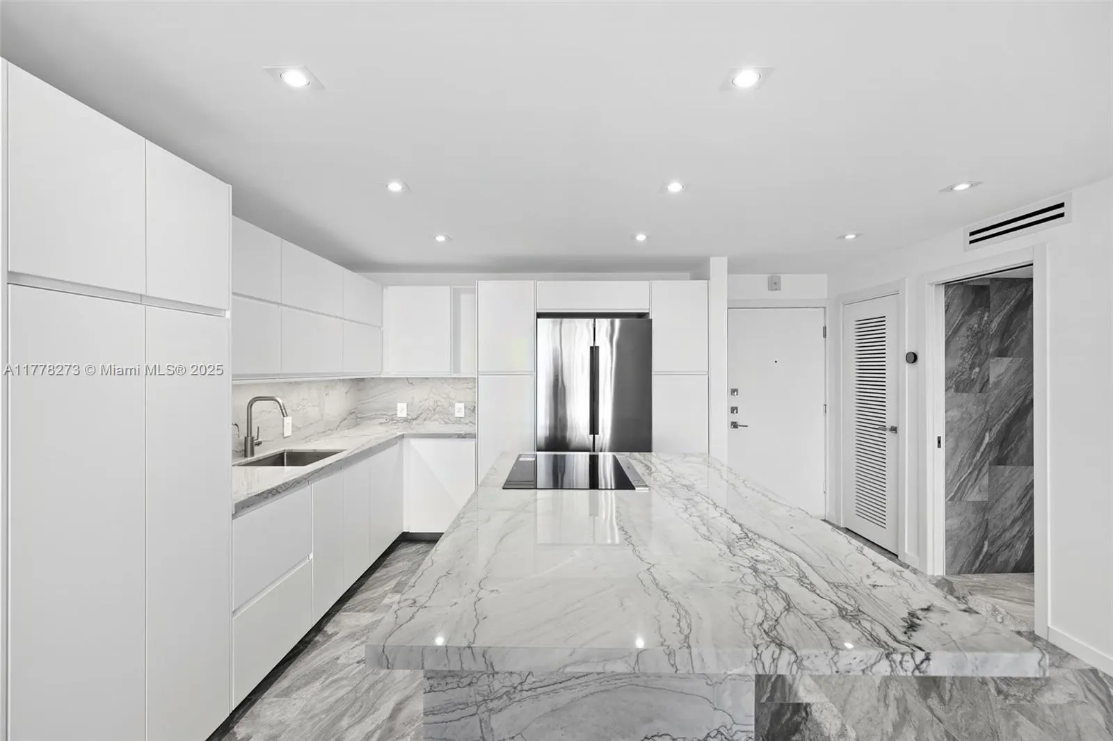 1658 Bay Rd # 504, Miami Beach FL 33139