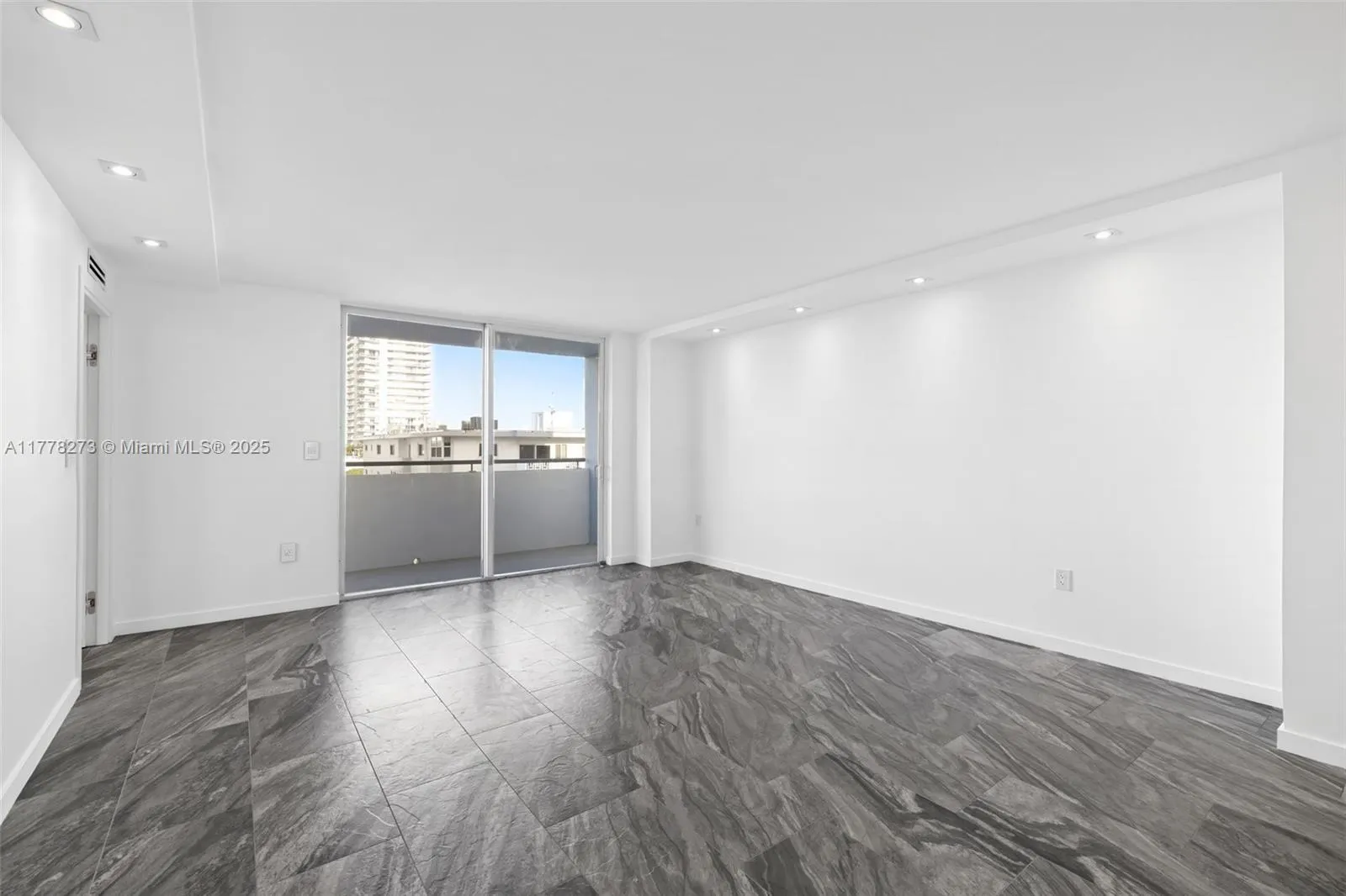 1658 Bay Rd # 504, Miami Beach FL 33139