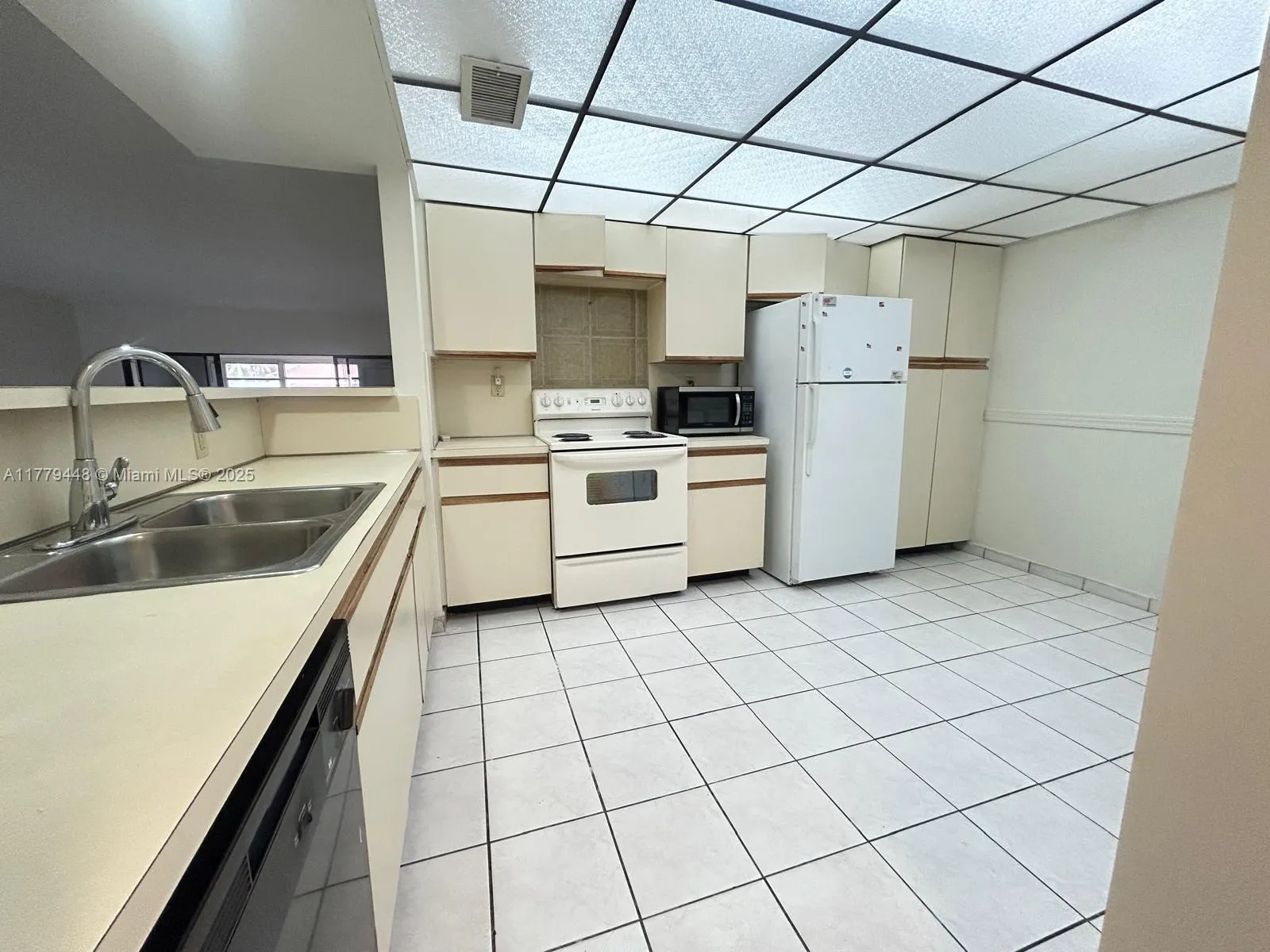 19150 NW 65th Ct # 19150, Hialeah FL 33015