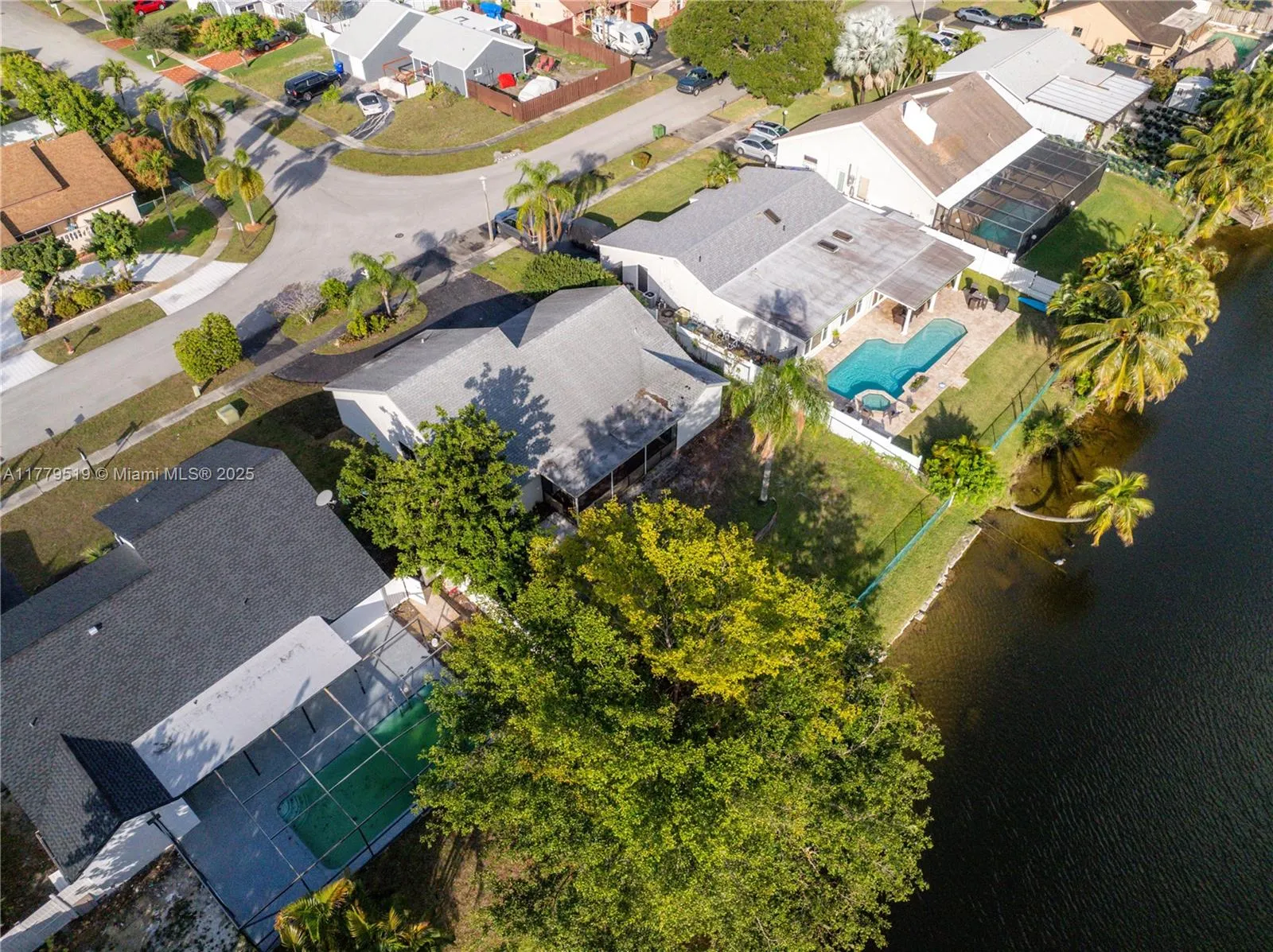 8380 NW 7th St, Pembroke Pines FL 33024