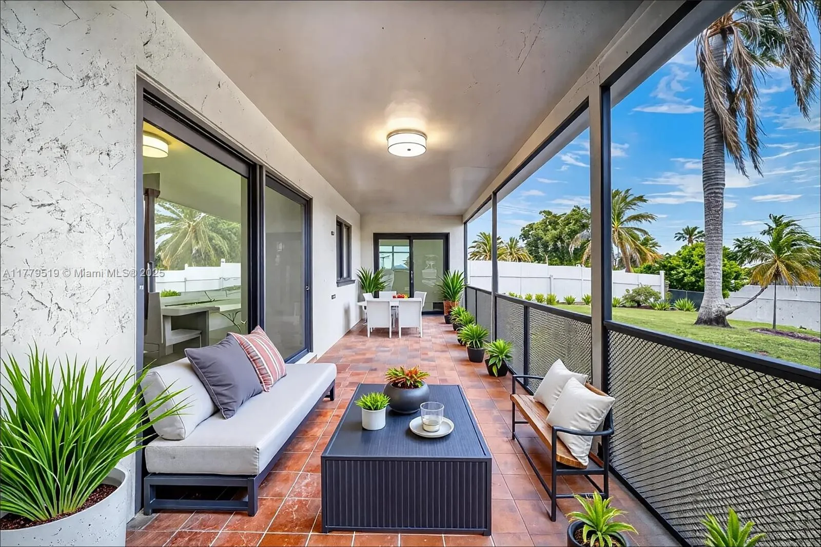 8380 NW 7th St, Pembroke Pines FL 33024