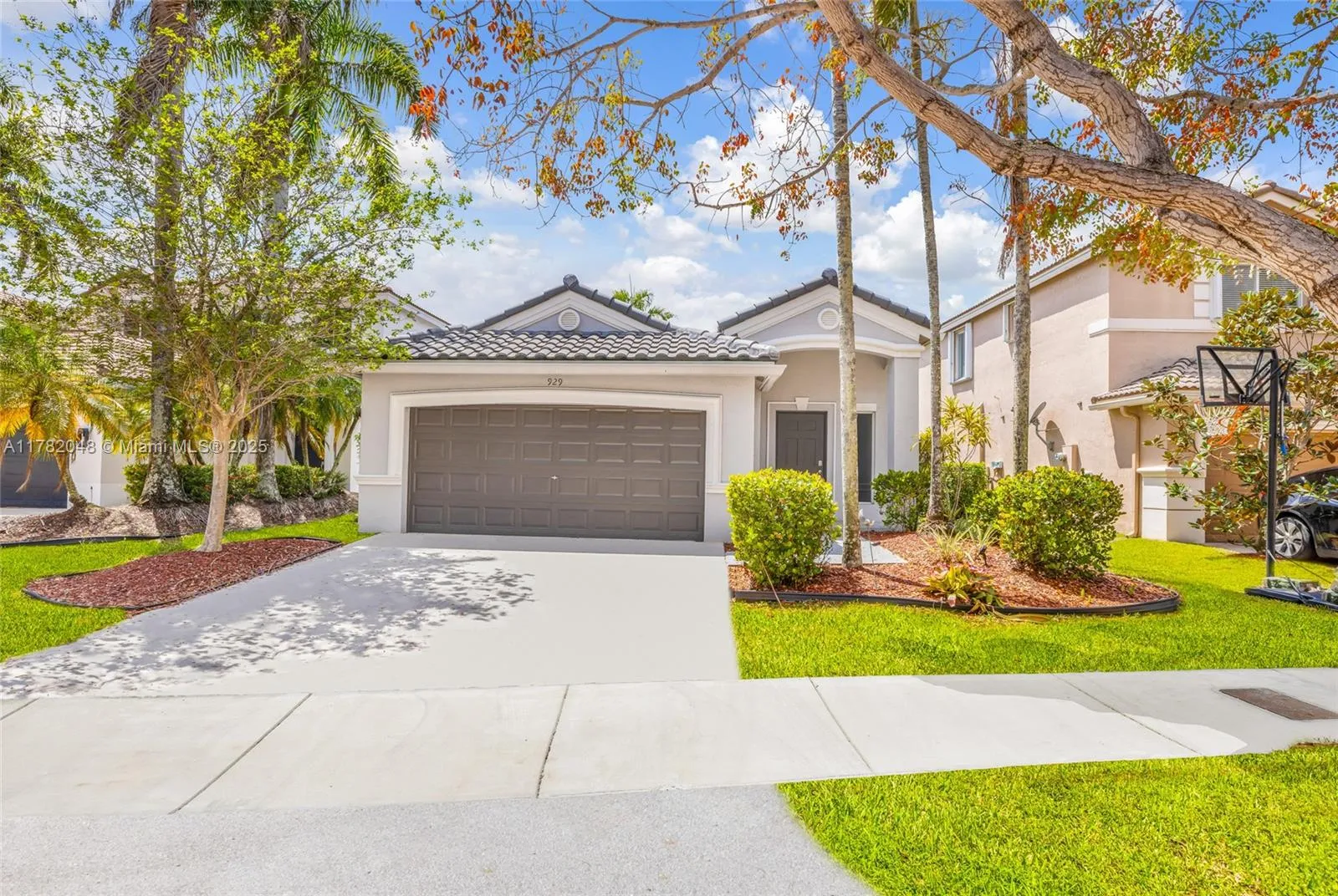 929 Phoenix Way, Weston FL 33327