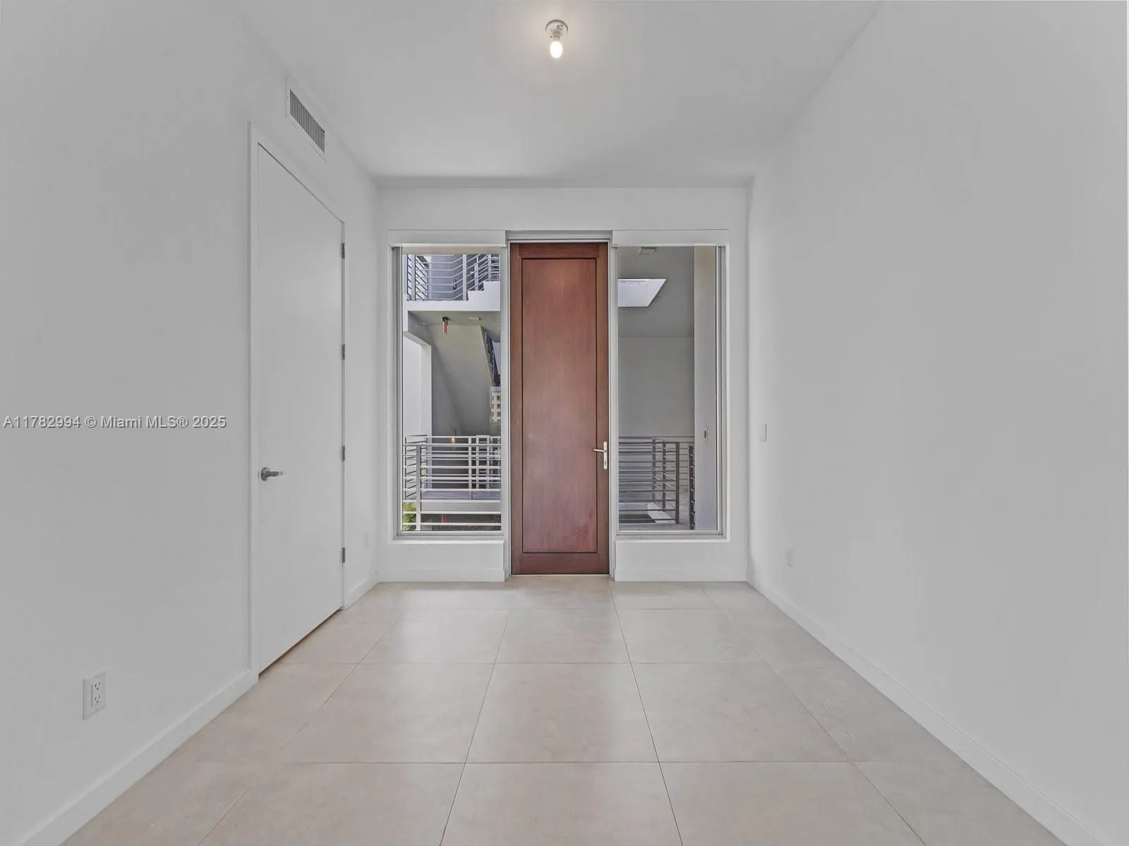 529 SW 11th St # 303, Miami FL 33129