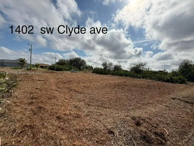 1402 Clyde AVE S, Lehigh Acres FL 33976