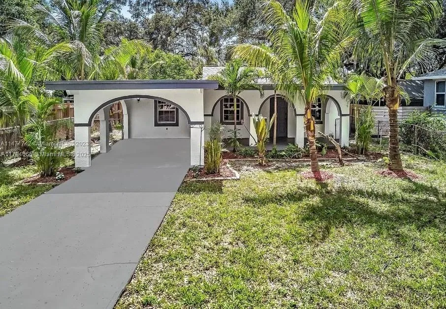 936 NE 132nd St, North Miami FL 33161