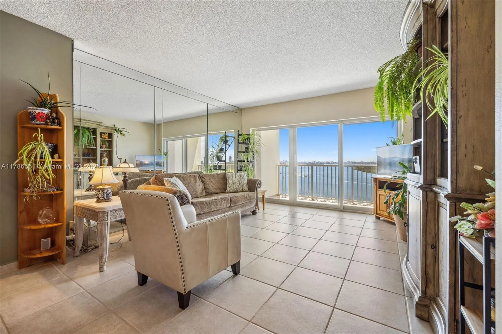 300 Bayview Dr # 1214, Sunny Isles Beach FL 33160