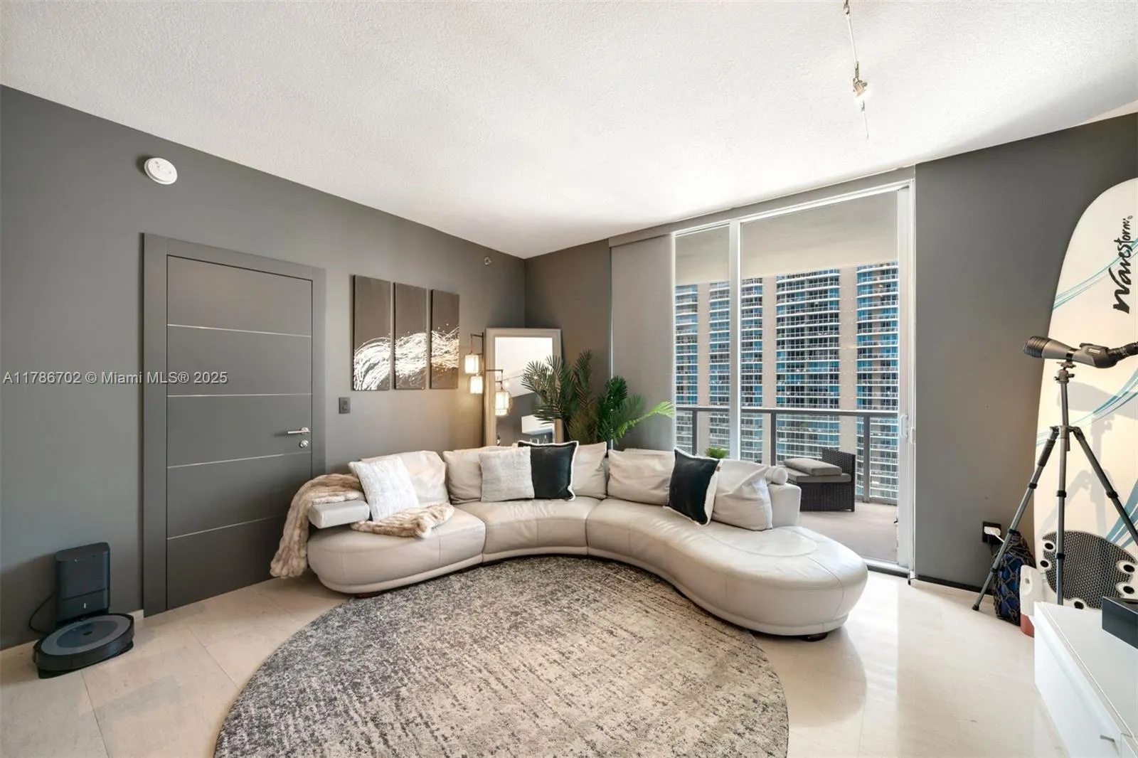 1060 Brickell Ave # 3003, Miami FL 33131