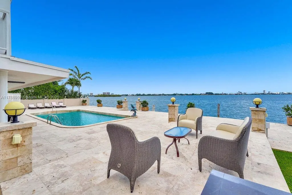 1990 NE 119TH RD, North Miami FL 33181