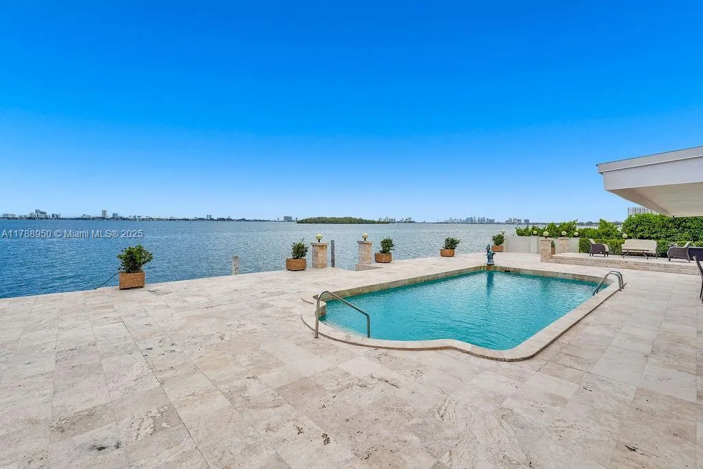 1990 NE 119TH RD, North Miami FL 33181