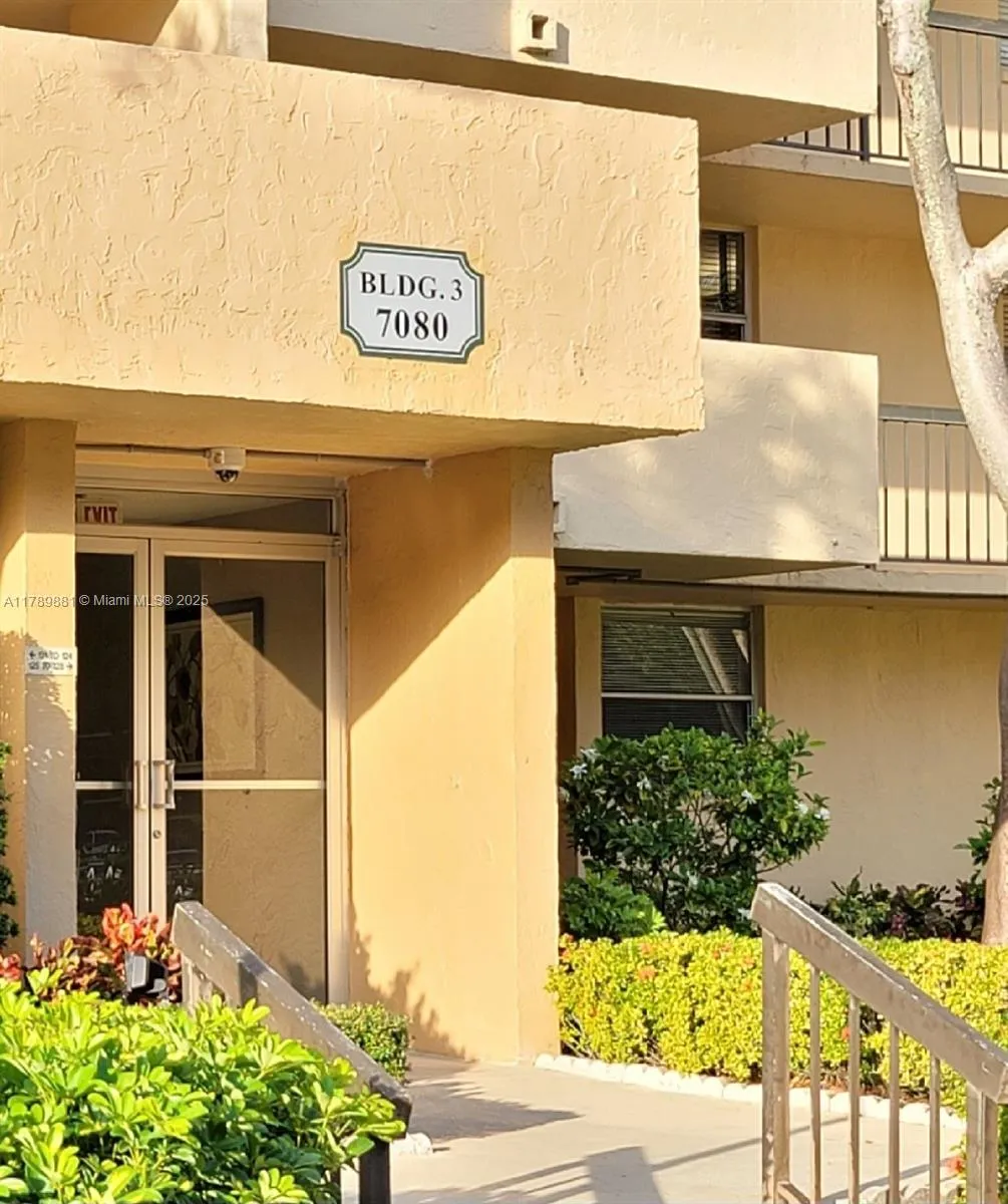 7080 Environ Blvd # 424, Lauderhill FL 33319