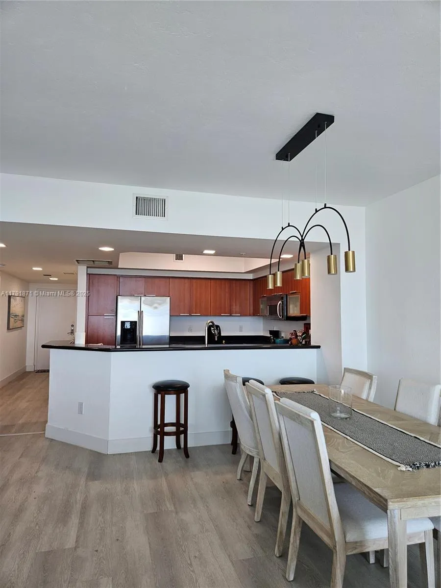 15051 Royal Oaks Ln # 2202, North Miami FL 33181