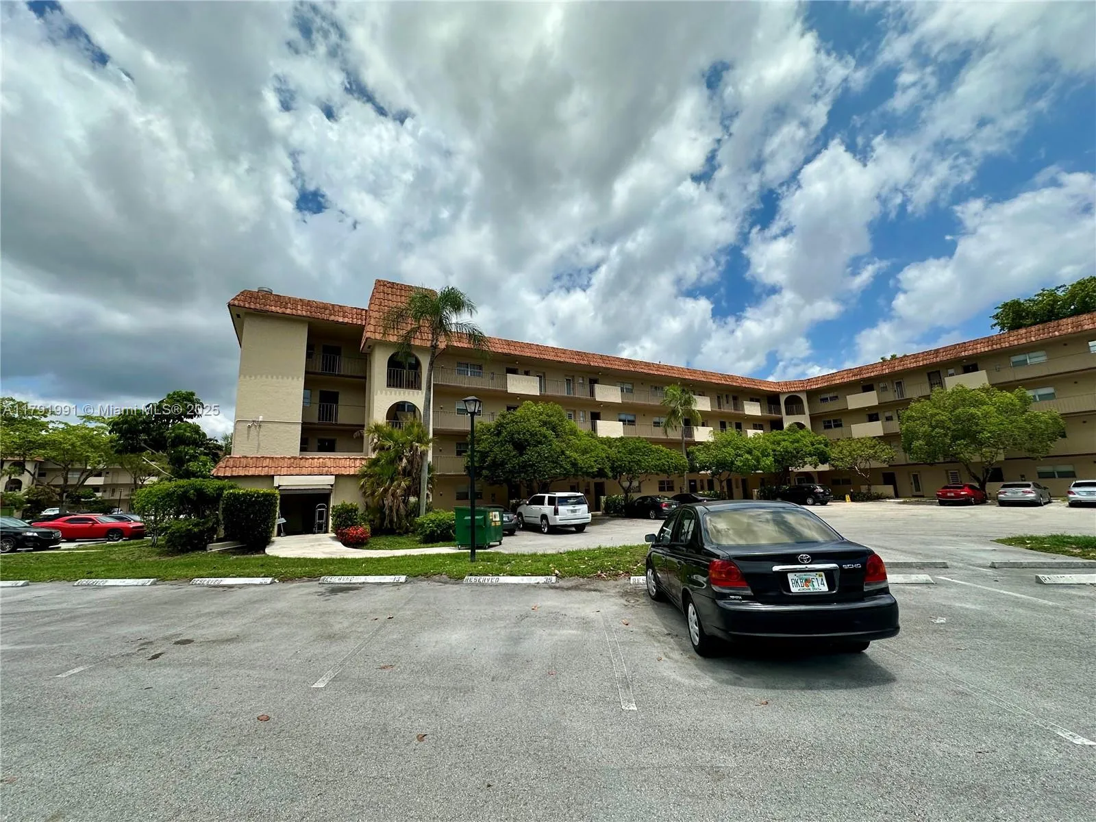 6201 N Falls Cir Dr # 212, Lauderhill FL 33319