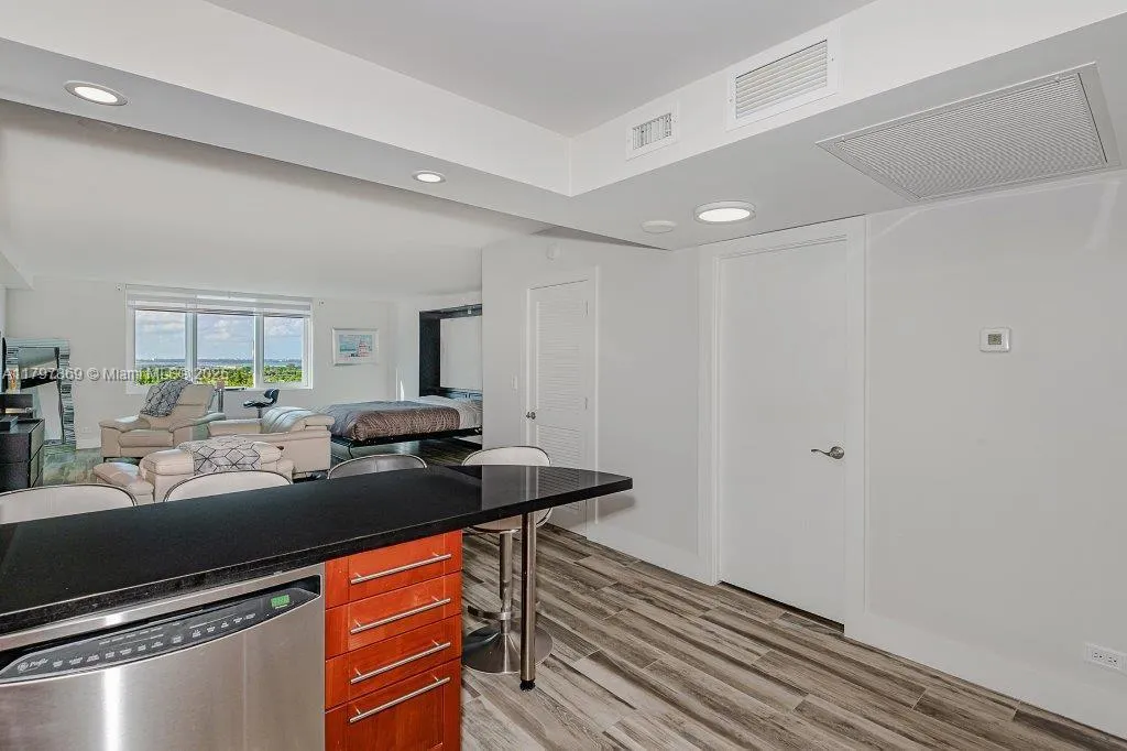 2301 Collins Ave # 1532, Miami Beach FL 33139