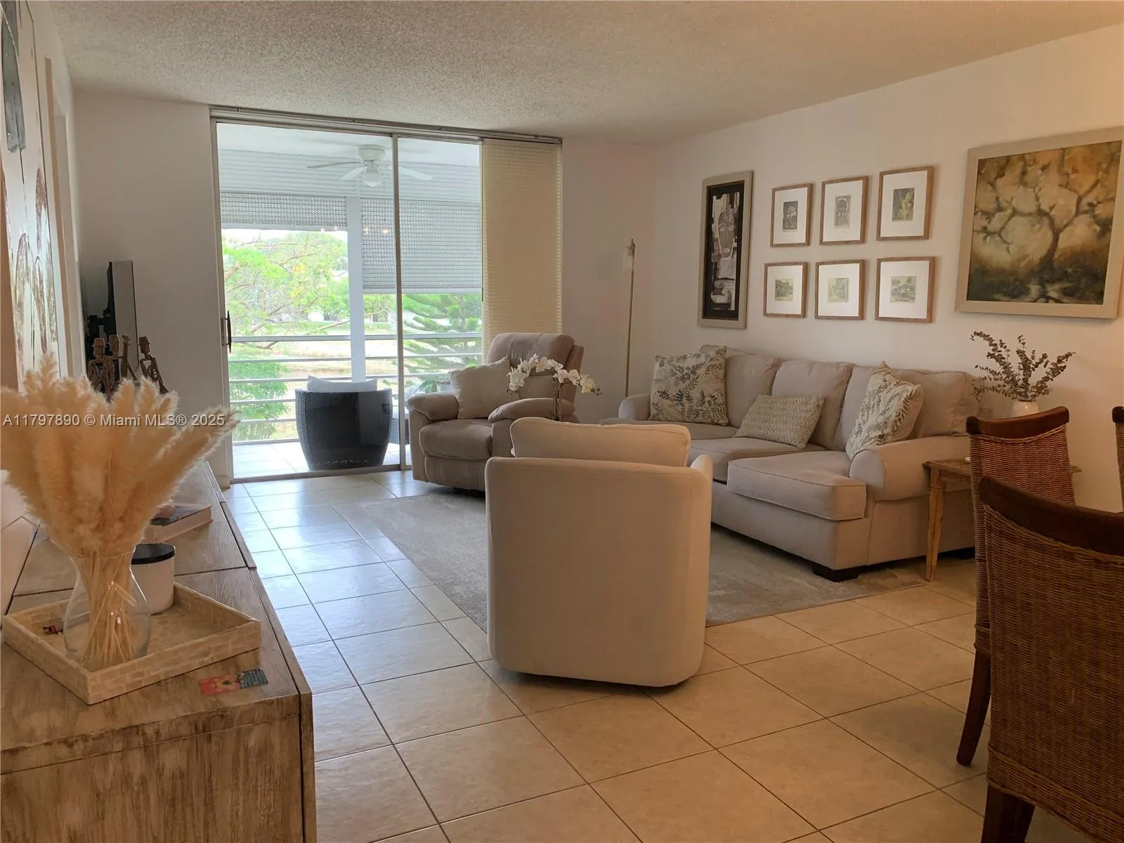 9621 Sunrise Lakes Blvd # 211, Sunrise FL 33322