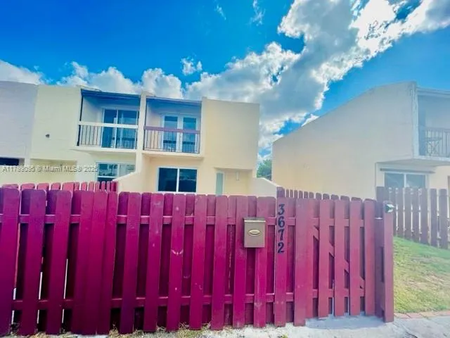 2 bedroom 1 bath for sale at 3672 SW 59th Ave # 7, Davie FL 33314