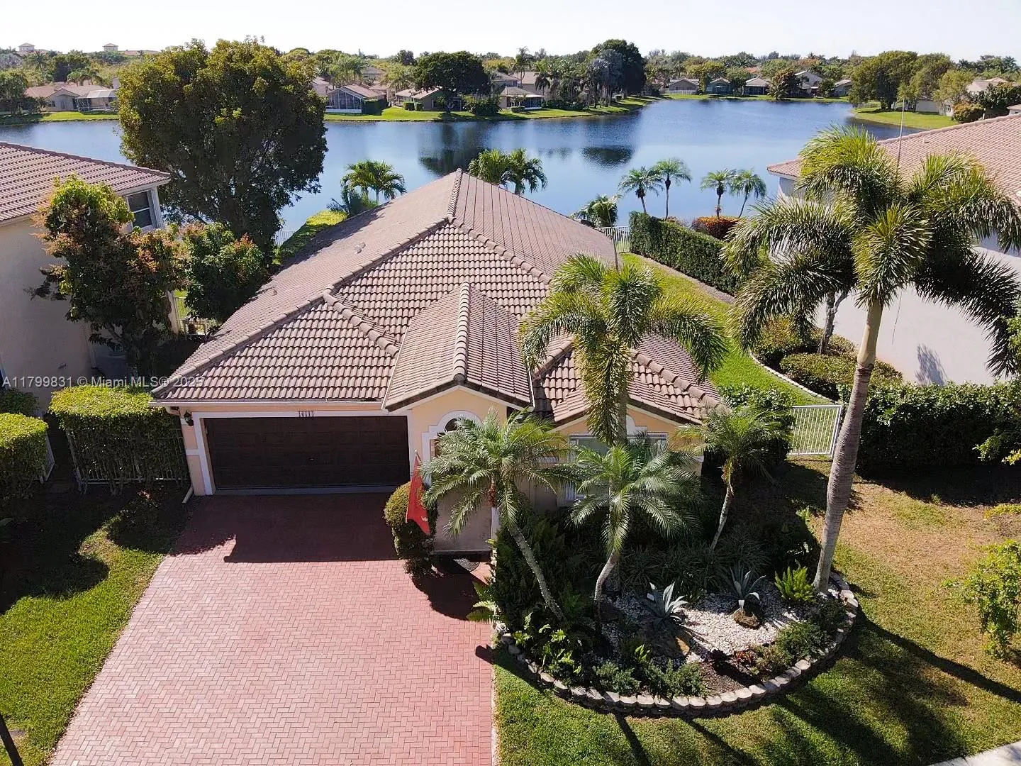 3 bedroom 2 bath for sale at 16514 Ruby Lk, Weston FL 33331