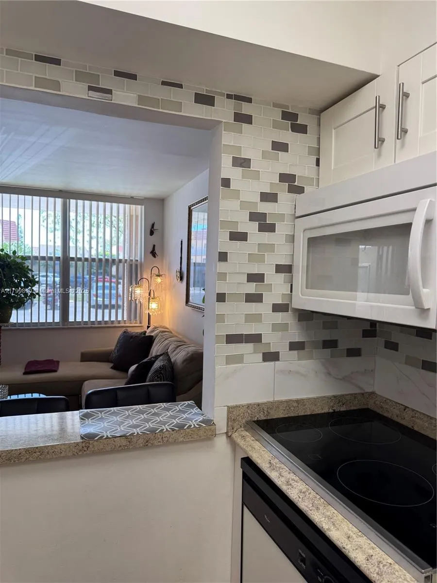 9021 Sunrise Lakes Blvd # 115, Sunrise FL 33322