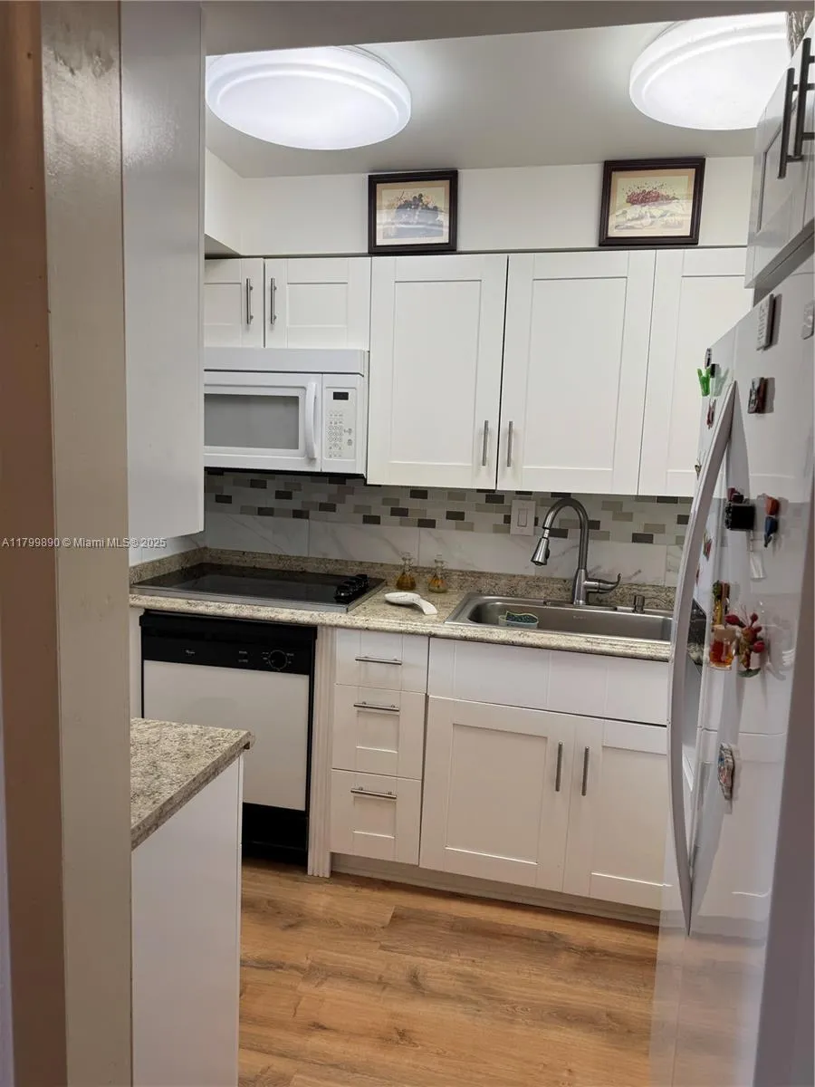 9021 Sunrise Lakes Blvd # 115, Sunrise FL 33322